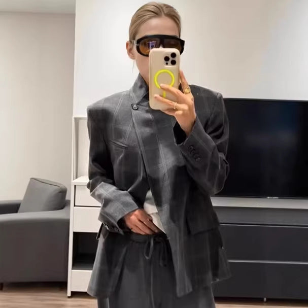 Damen nan taillierter Karo-Mantelblazer mit Stehkragen, asymmetrischer Knopfblende und Pattentaschen EB