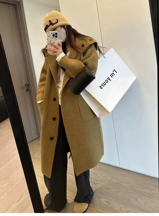 Damen Grobstrickjacke mit voluminösem Schnitt und dekorativen Knöpfen EB