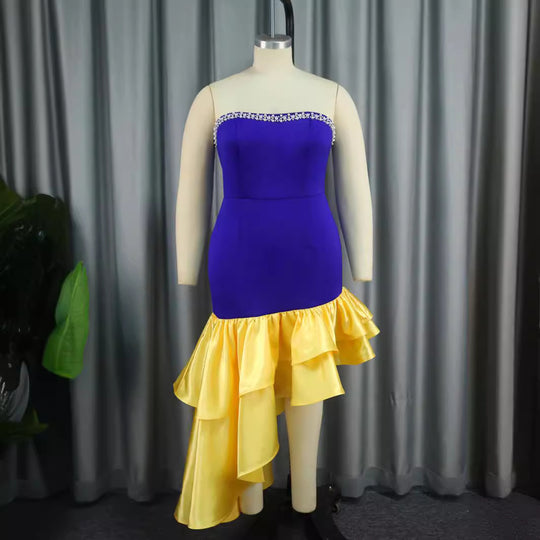 Damen Kleid mit schulterfreiem Design und voluminösem Rüschensaum EB