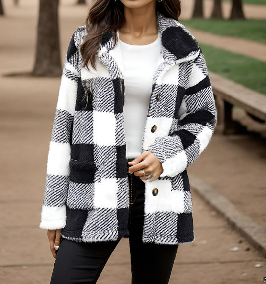 Damen Kuscheljacke mit Karomuster und Knopfverschluss EB