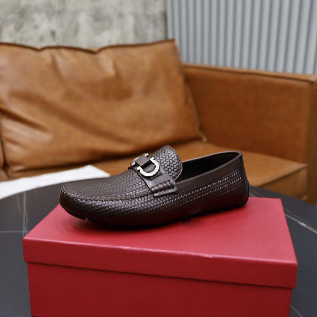Damen Mokassin mit geflochtenem Leder und modischem Schnallen-Detail EB