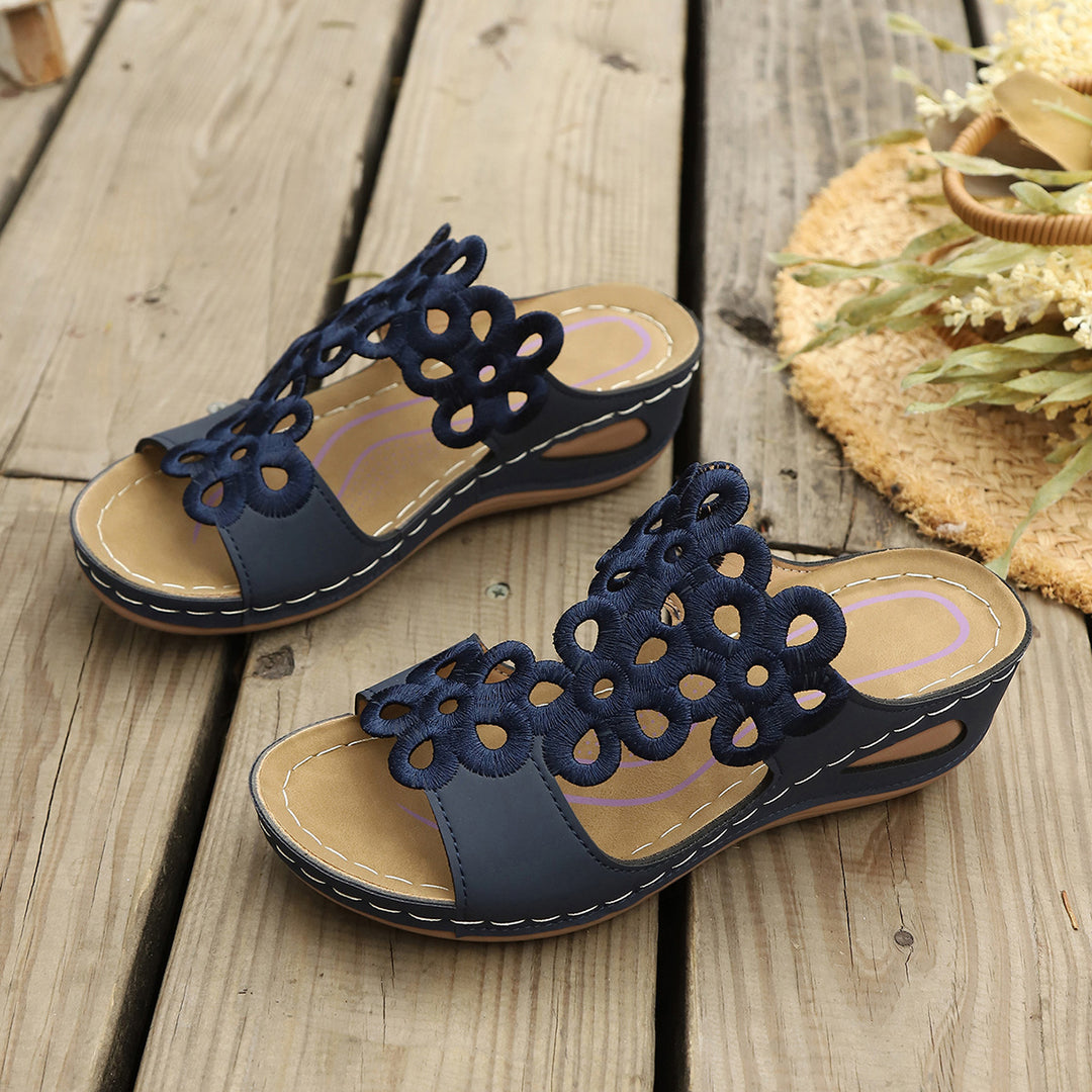 Damen Wedge-Sandalen mit floralem Riemendesign und komfortabler Fußbettgestaltung EB