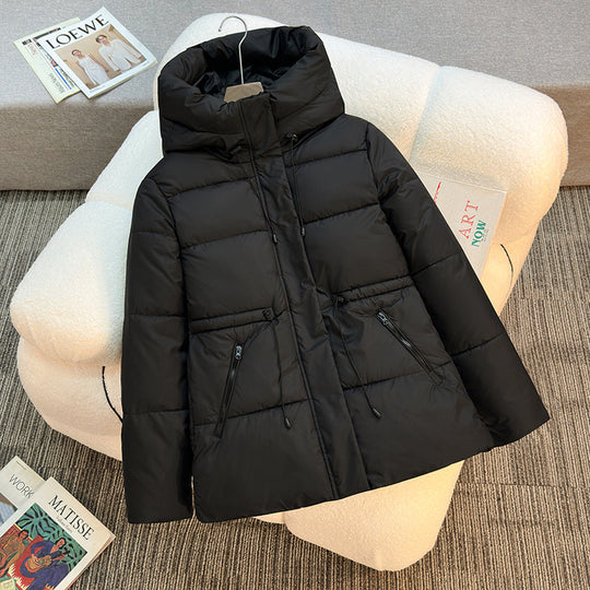 Damen nan kurze wattierte Kapuzenjacke mit hohem Stehkragen, Kordelzug und diagonalem Reißverschlusstaschen-Design EB