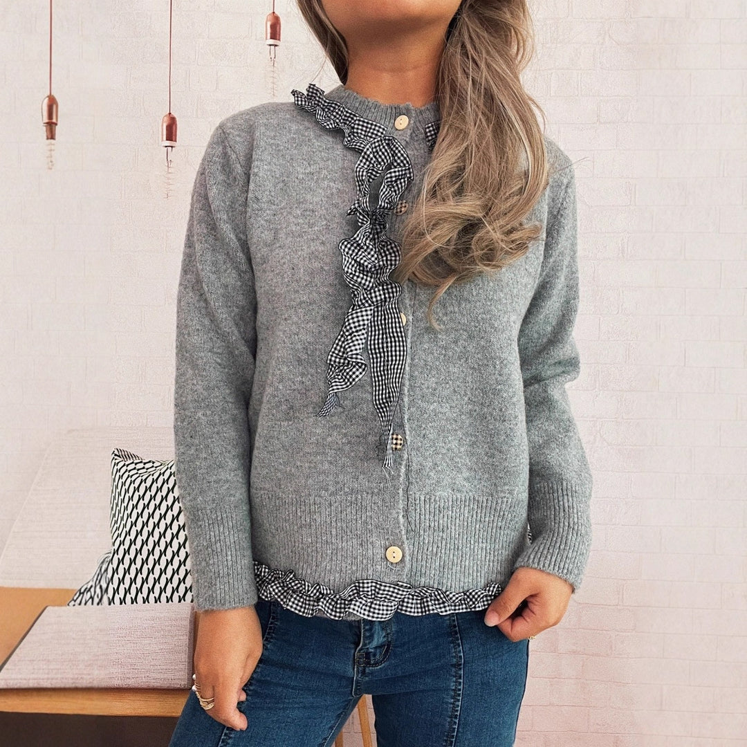 Damen Strickjacke mit romantischem Rüschenabschluss und detailverliebtem Knopfdurchzug EB