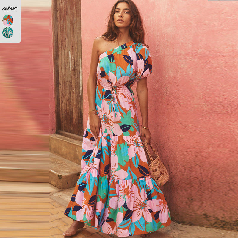 Damen Maxikleid mit asymmetrischem Schnitt und lebhaftem Blattmuster EB