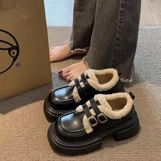 Damen modische Clarks mit flauschigem Innenfutter und doppeltem Schnallenverschluss EB