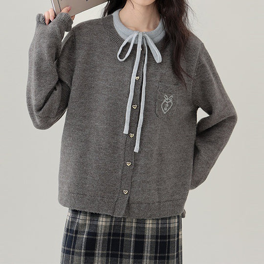 Damen Strickjacke mit dekorativen Knöpfen und hochwertiger Stickerei EB