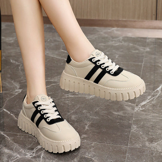 Damen Chunky Sneakers mit modischen Details EB