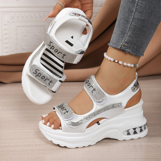 Damen Sportliche Wedge-Sandalen mit glitzernden Riemchen und komfortablem Fußbett EB