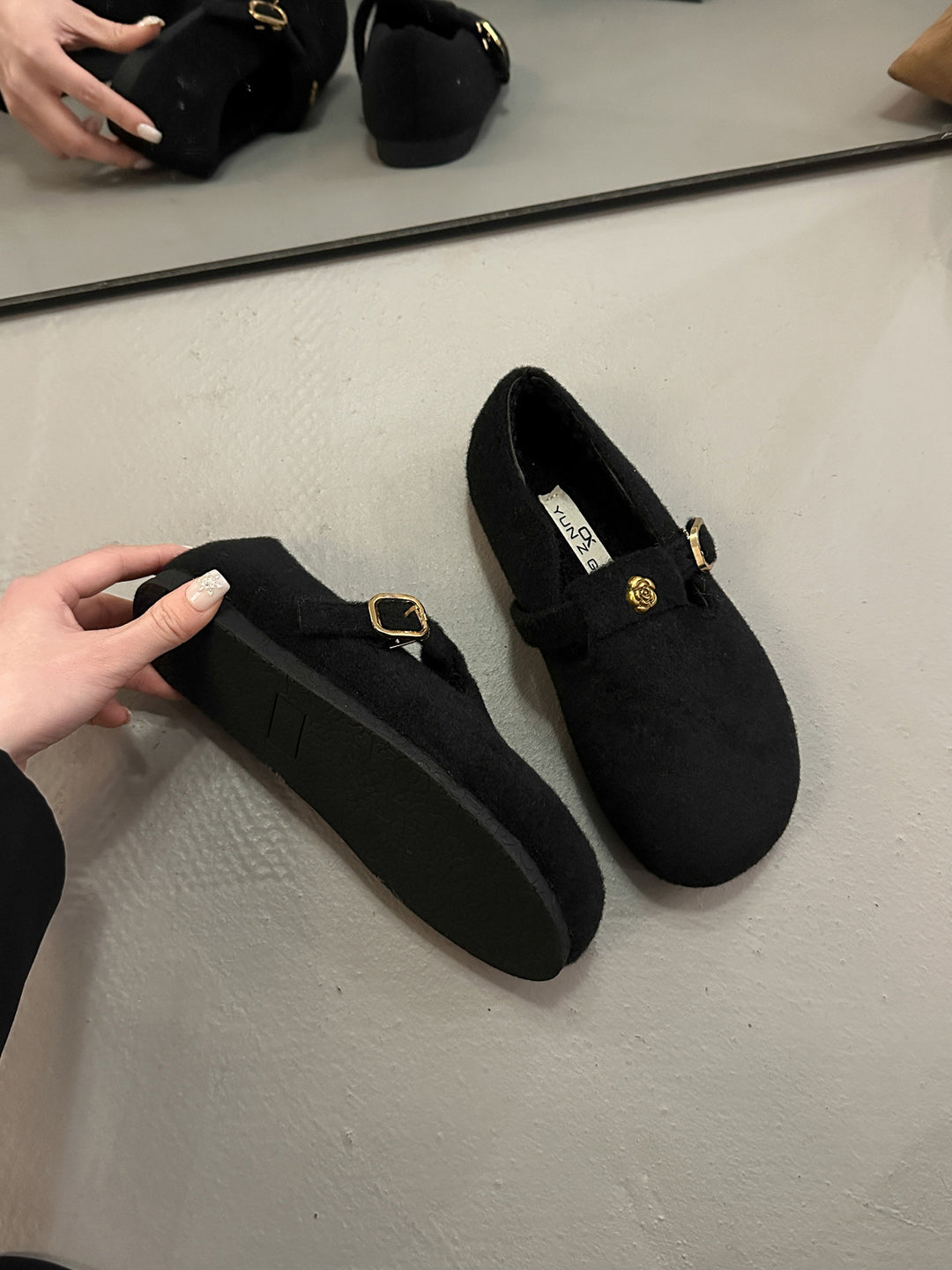 Damen Filzschuhe mit elegantem Schnallenverschluss EB