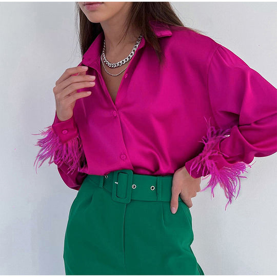 Damen Bluse mit bunten Federn und elegantem Schnitt EB