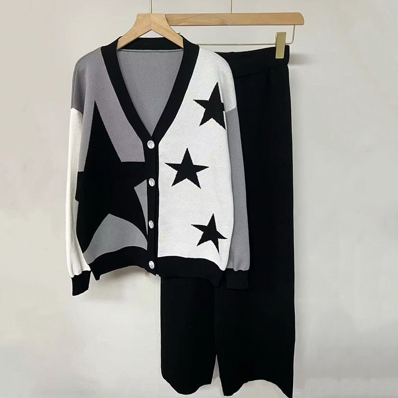 Damen modisches Strickset mit auffälligem Sternmuster und Knopfdetaillierung EB