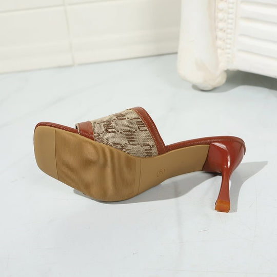 Damen elegante Slingback-Sandalen mit modischem Logo-Druck und schickem Absatz EB
