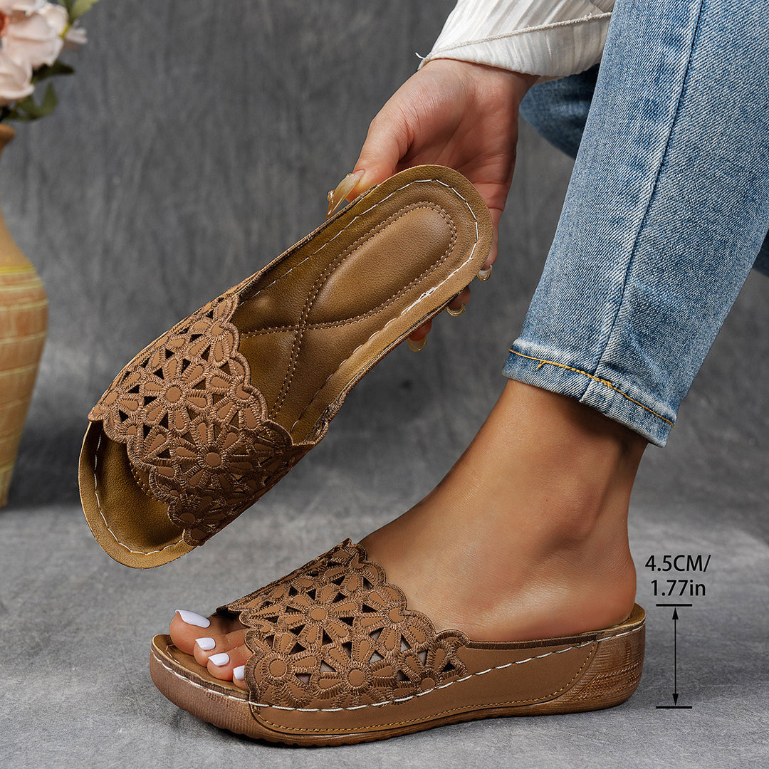 Damen bequeme Zehenschlappen mit floralen Applikationen und gepolsterter Sohle EB