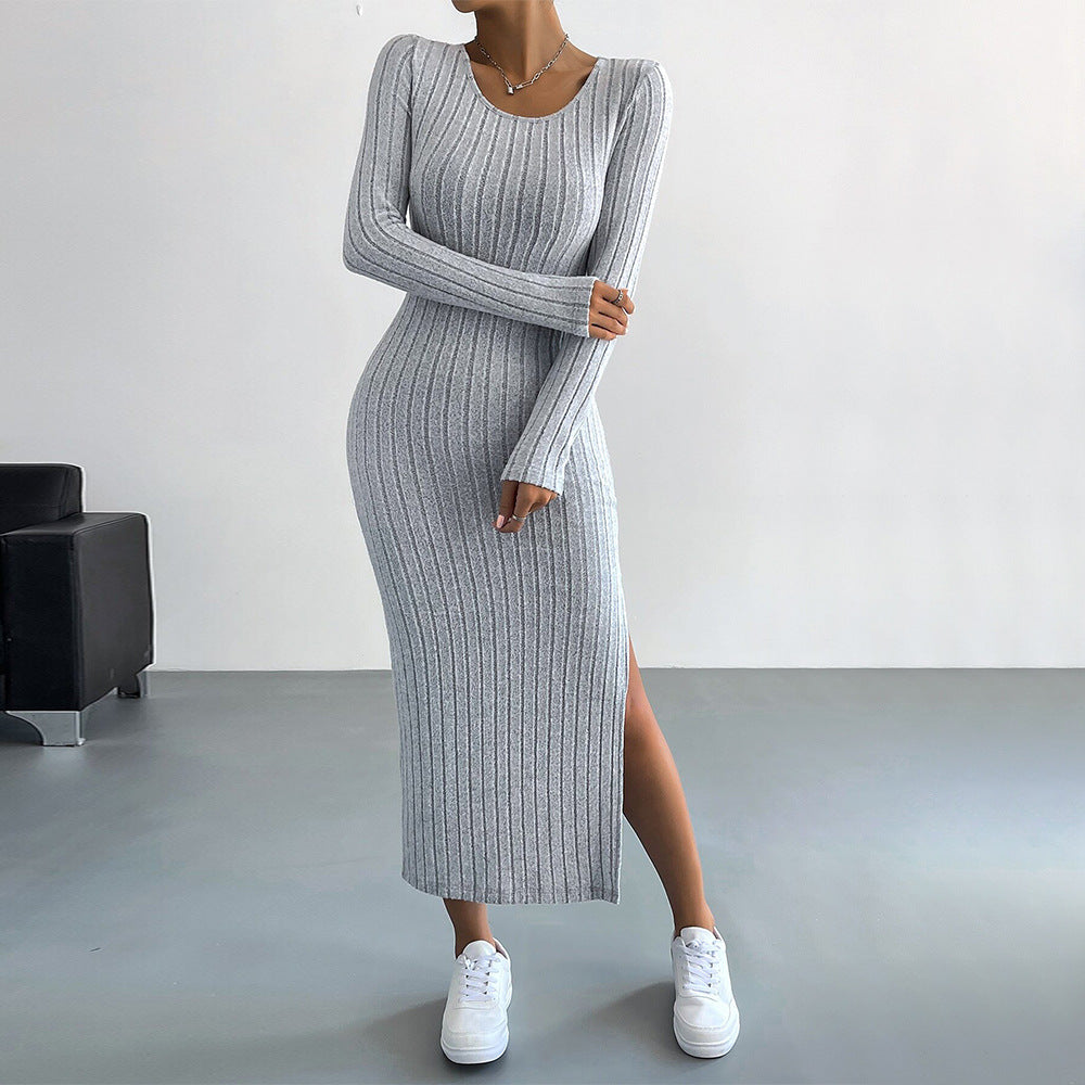 Damen figurbetontes Rippenstrick-Midikleid mit schmaler Silhouette, Rundhalsausschnitt und seitlichem Oberschenkelschlitz Eichborn Berlin