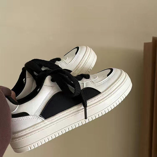 Damen Sportliche Sneakers mit gepolsterter Laufsohle und markantem Design EB