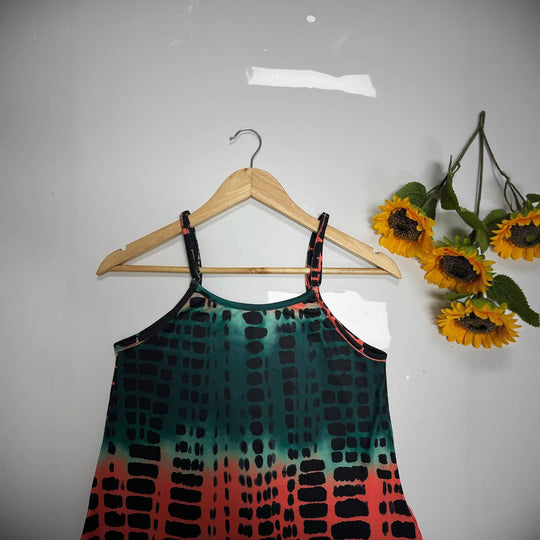 Damen Maxikleid im modernen Batikdesign mit tiefem V-Ausschnitt und Seitenschlitzen EB