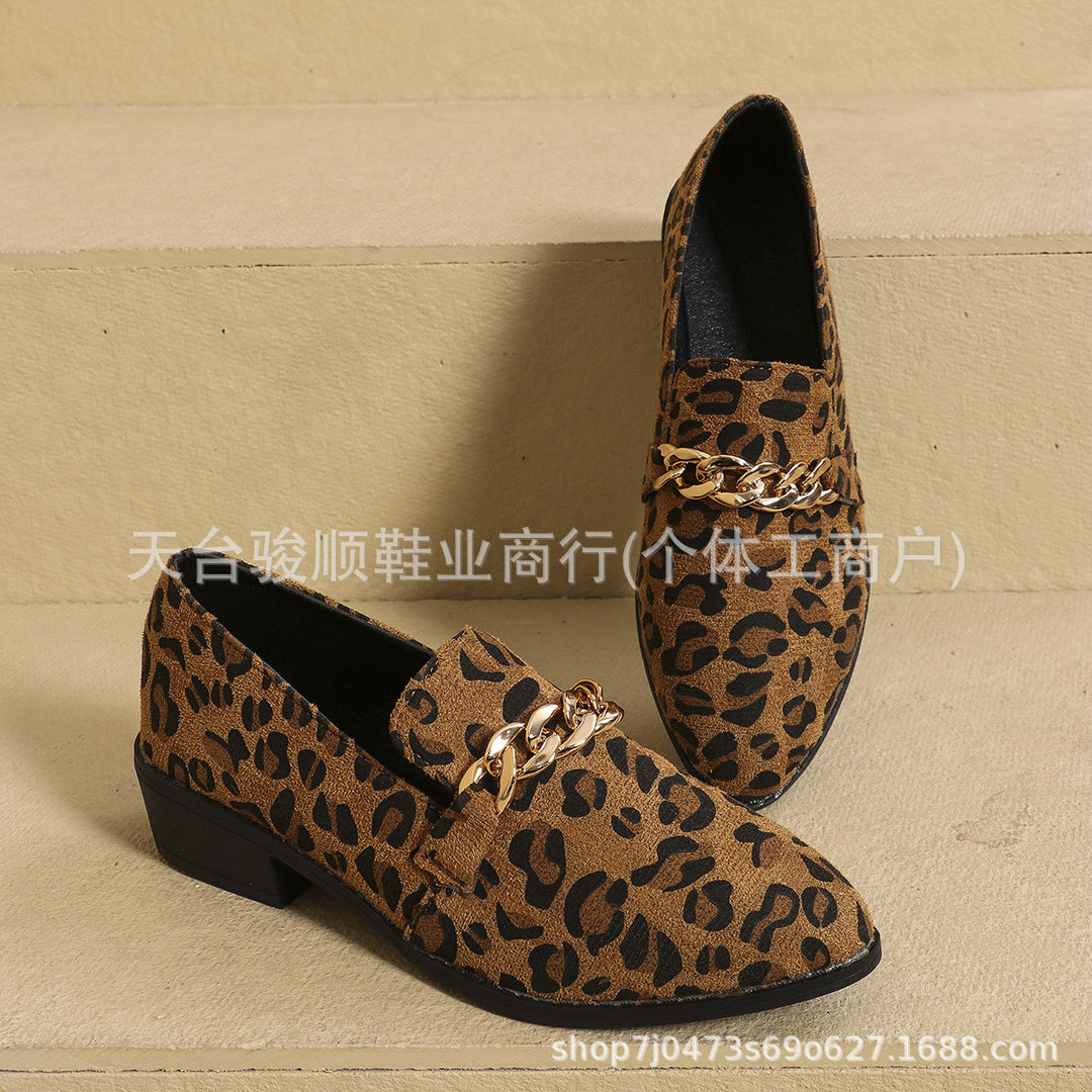 Damen Veloursleder-Loafer mit goldener Kettenapplikation und kleinem Blockabsatz EB