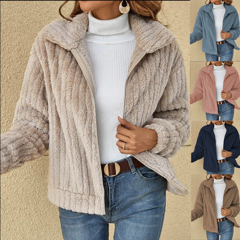 Damen Kuschelige Fleecejacke mit hohem Kragen und texturiertem Design EB