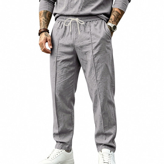 Herren nan tapered Freizeit-Chinohose mit elastischem Tunnelzugbund, dekorativer Bügelfalte und seitlichen Eingrifftaschen EB