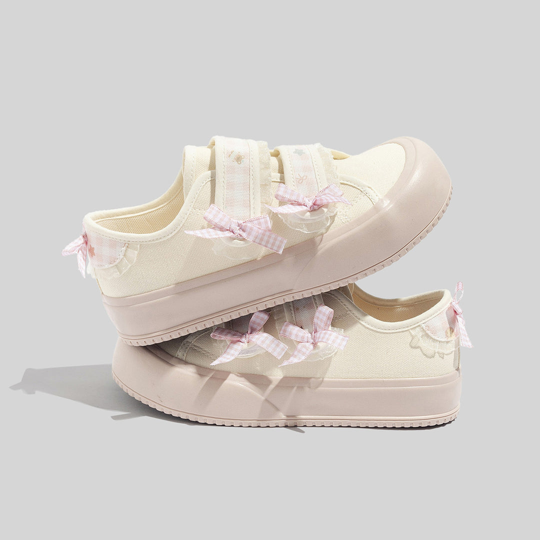 Damen Sneakers mit verspieltem Riemenverschluss und dekorativen Schleifen EB
