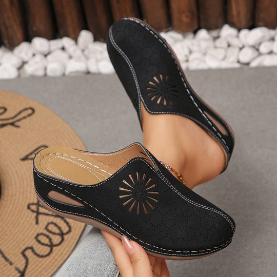 Damen luftige Clogs mit dekorativem Lochmuster und anatomischem Fußbett EB