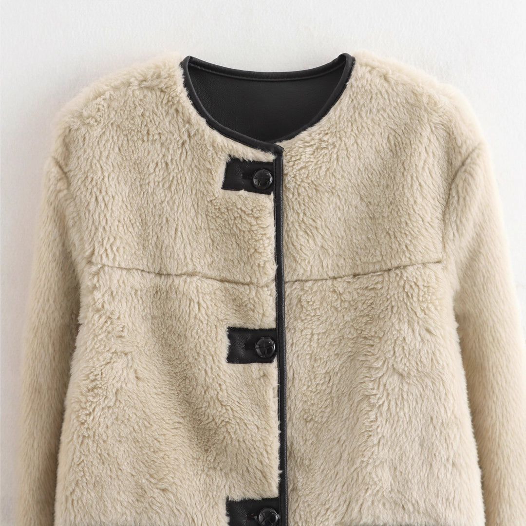 Damen Kuscheljacke mit hochwertigem Kunstfell und praktischen Taschen EB