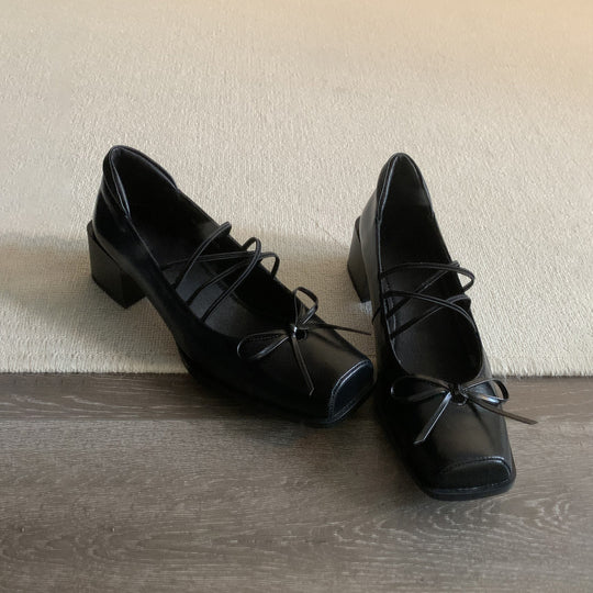Damen Chunky Pumps mit verspieltem Schnürdetail und breitem Blockabsatz EB