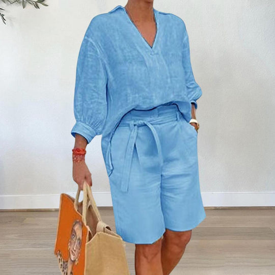 Damen lässiges Sommer-Outfit mit weitem Oberteil und Shorts EB