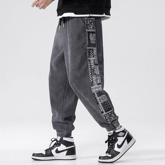 Herren nan Cord-Jogger mit Bandana-Seiteneinsatz, elastischem Bund, schmal zulaufender Knöcheln und geripptem Strukturstoff EB