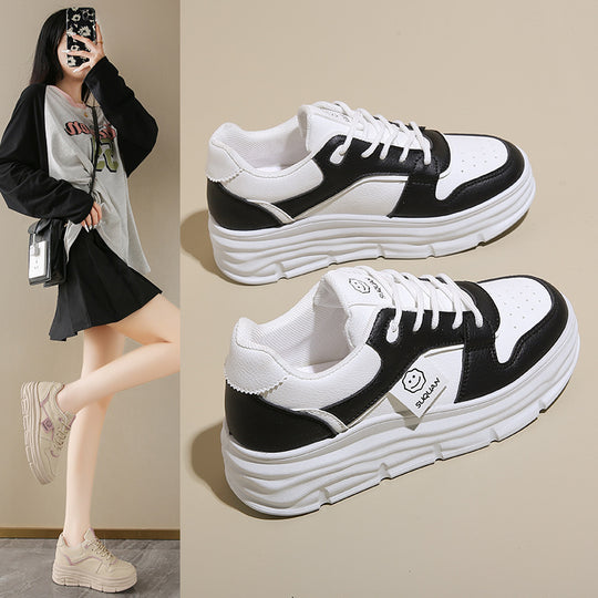 Damen Plattform Sneakers mit auffälligem Design und gepolsterter Sohle EB