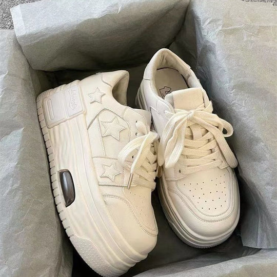 Damen modische Plateau-Sneaker mit Sternenapplikationen und verstärktem Sohlenprofil EB