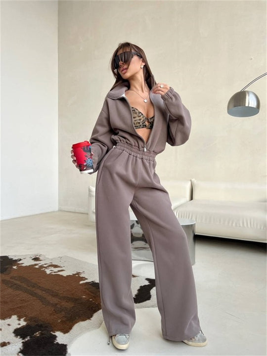 Damen Relaxed-Loungewear-Set mit Halbzip-Stehkragen und hochtaillierter Weitbein-Jogginghose Eichborn Berlin