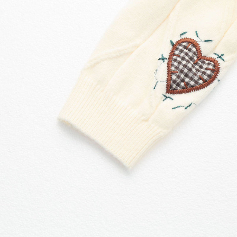 EB | Pullover mit Herzstickerei