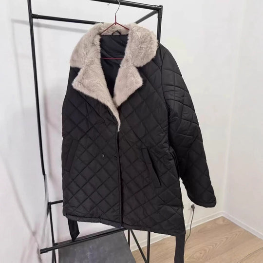 Damen gesteppte Winterjacke mit weichem Kragen und praktischen Taschen EB