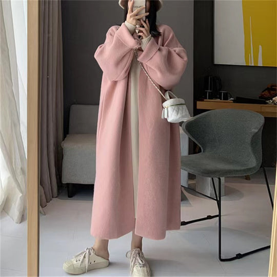 Damen Langer Wollmantel im minimalistischen Stil mit weitem Schnitt und eleganten Details EB
