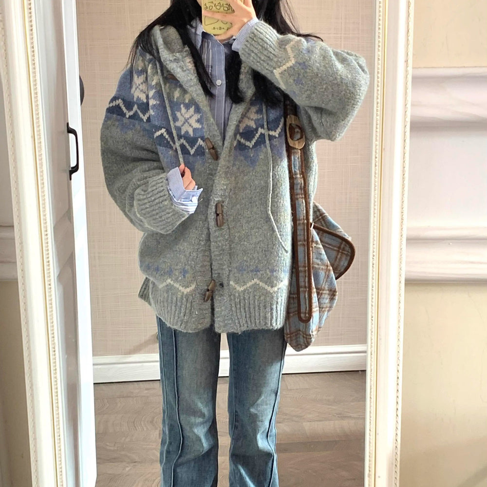 Damen kuschelige Strickjacke mit hohem Kragen und Ornamenten EB