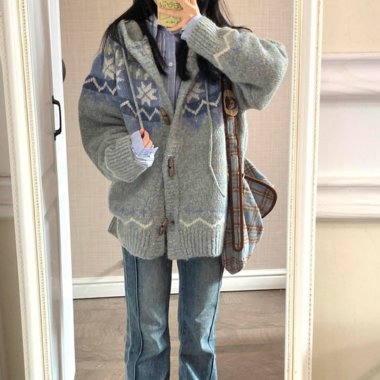 Damen kuschelige Strickjacke mit hohem Kragen und Ornamenten EB