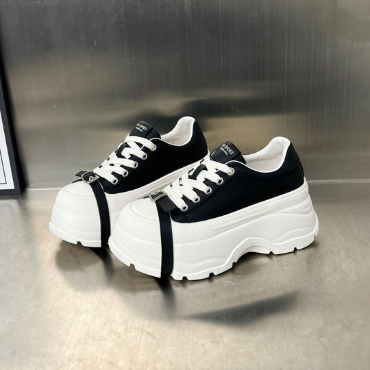 Damen Plateau-Sneaker im sportlichen Design mit verstellbarem Riemen EB