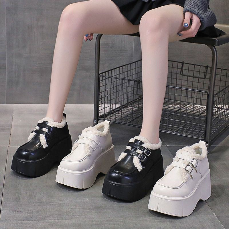 Damen Plüschgefütterte Plateau-Sneaker mit modischen Doppelschnallen von EB