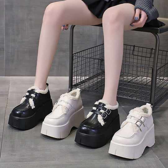 Damen Plüschgefütterte Plateau-Sneaker mit modischen Doppelschnallen von EB