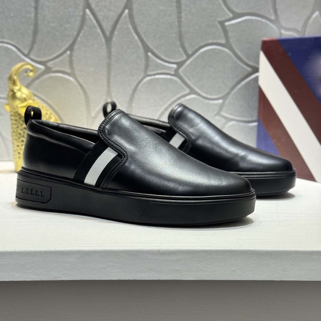 Damen Sportliche Slip-On Sneaker mit elastischen Einsätzen EB