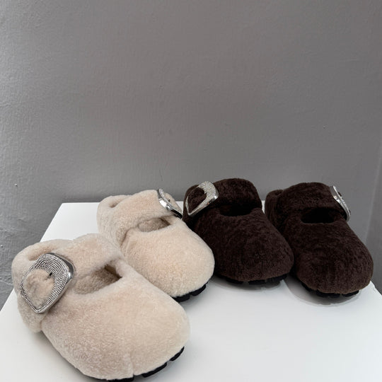 Damen Hausschuhe aus weichem Fleece mit modischem Schnallenverschluss EB
