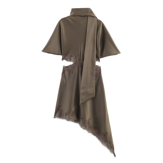 Damen Wickelkleid mit elegantem asymmetrischen Schnitt und zarter Spitzenverzierung EB