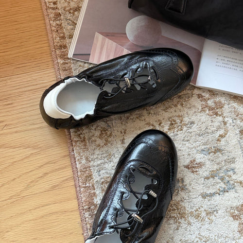 Damen Sportliche Sneakers aus glänzendem Metallic-Leder mit flexiblem Schnürsystem EB