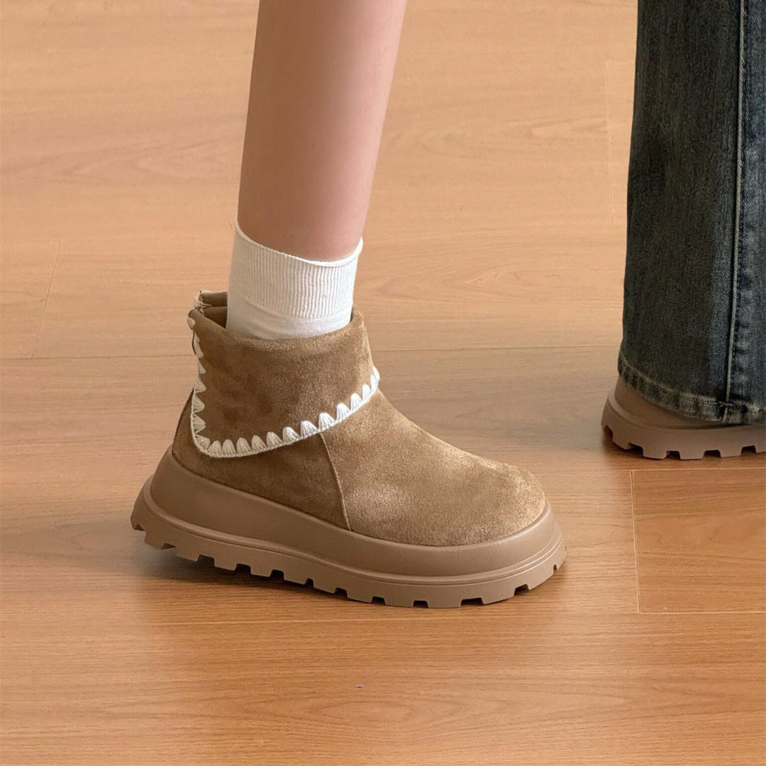 Damen Stiefeletten aus weichem Wildleder mit Dekorativem Rippensaum EB