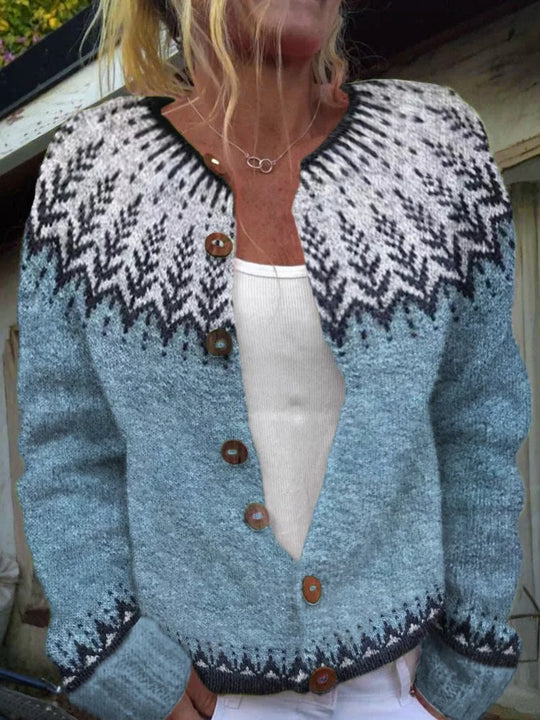 Damen nan gemusterte Strickjacke mit Rundpasse, Holzknöpfen und Eingrifftaschen EB