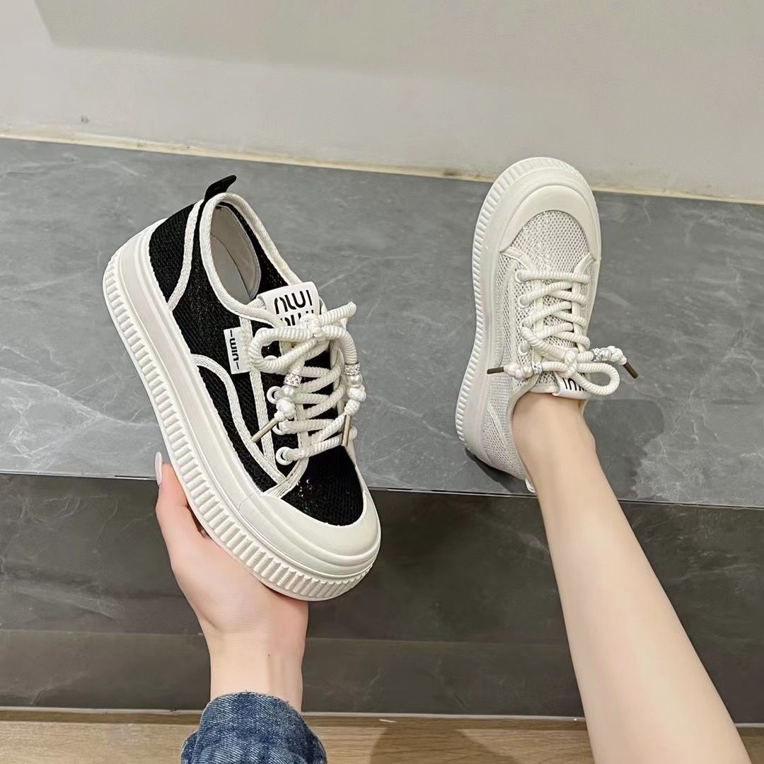 Damen Sneaker mit modischer Plateausohle und dekorativem Schnürsystem EB