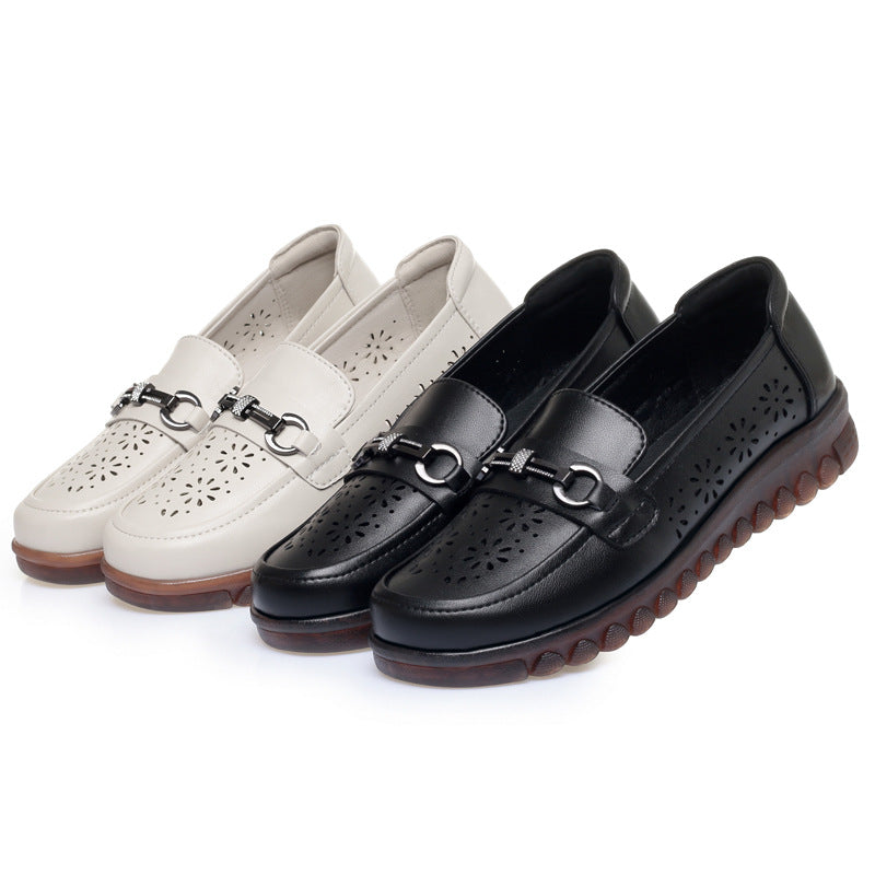 Damen Bequeme Mokassins mit luftiger Perforation und modischem Schmuckdetail EB