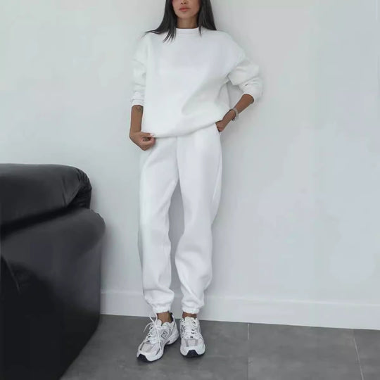 Damen nan minimalistisches Cozy-Set aus schwerer French‑Terry mit weitem Rundhals-Pullover und gerader Jogginghose EB